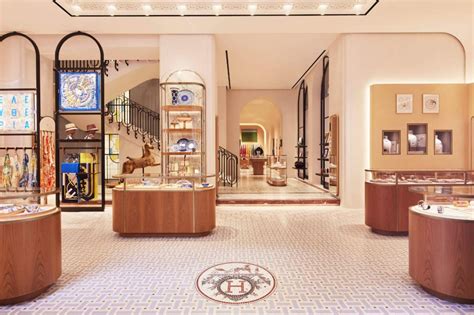 hermes store in milano.